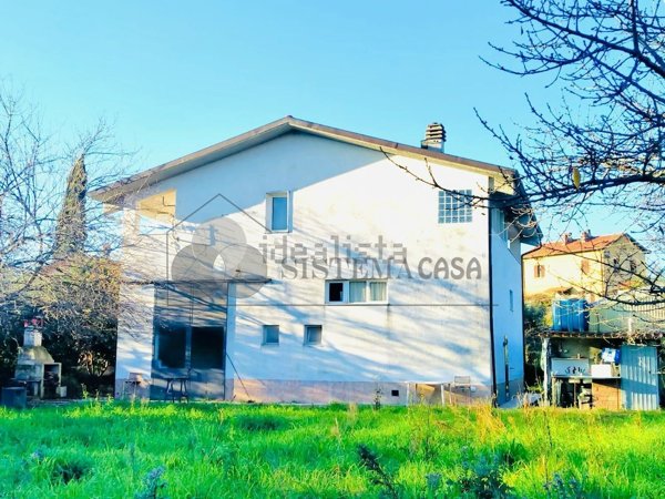 casa indipendente in vendita a Sarzana