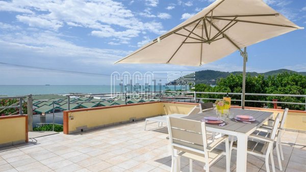 casa indipendente in vendita a Sarzana in zona Marinella di Sarzana