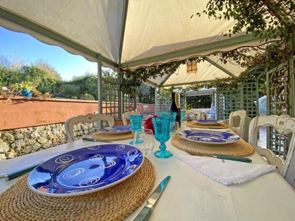 casa indipendente in vendita a Sarzana