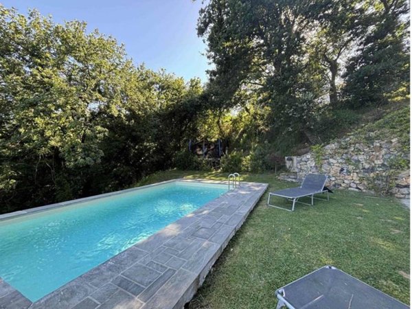casa indipendente in vendita a Sarzana