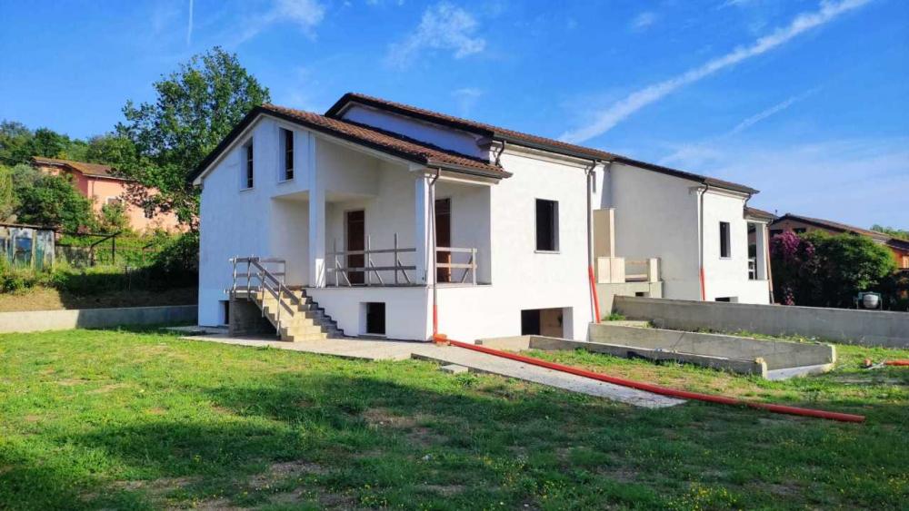 casa indipendente in vendita a Sarzana