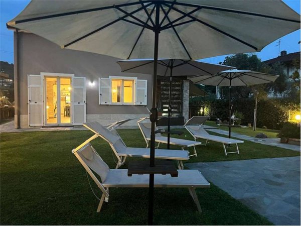 casa indipendente in vendita a Sarzana in zona Falcinello