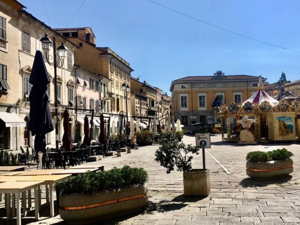 negozio in vendita a Sarzana
