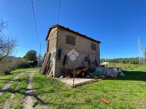 casa indipendente in vendita a Sarzana in zona Falcinello