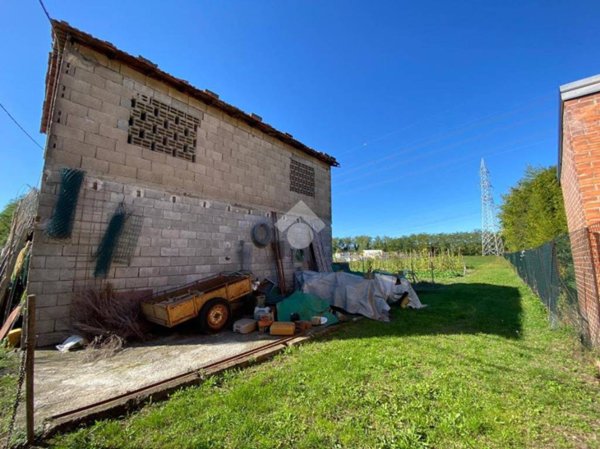 casa indipendente in vendita a Sarzana