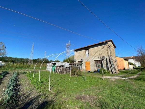 casa indipendente in vendita a Sarzana