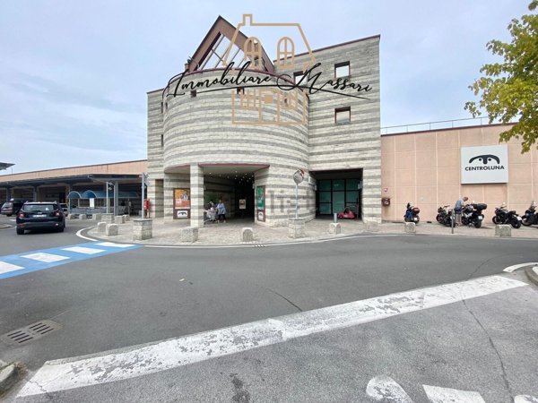 negozio in vendita a Sarzana