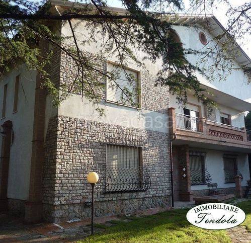 casa indipendente in vendita a Sarzana