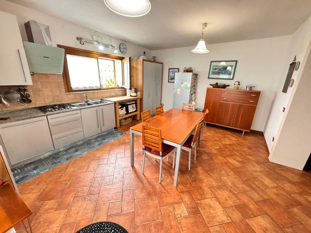 casa indipendente in vendita a Sarzana in zona Falcinello