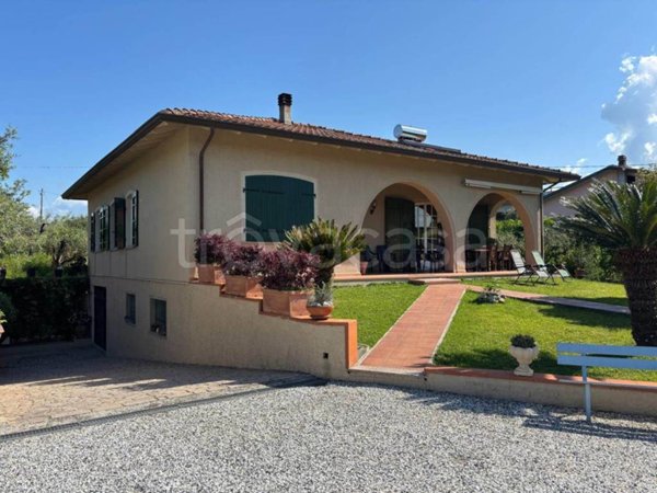 casa indipendente in vendita a Sarzana