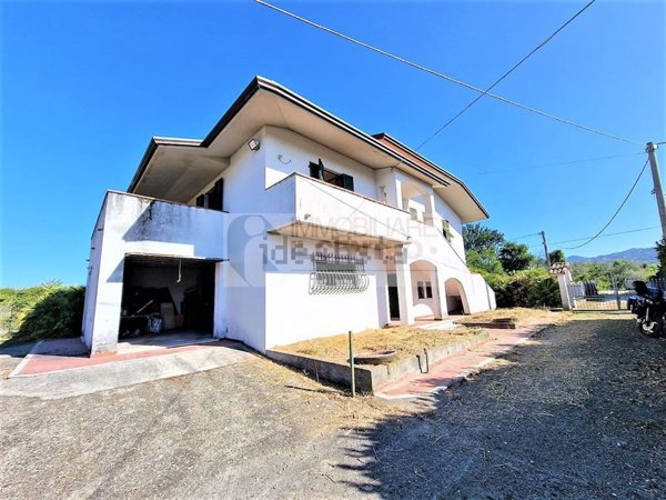 casa indipendente in vendita a Sarzana