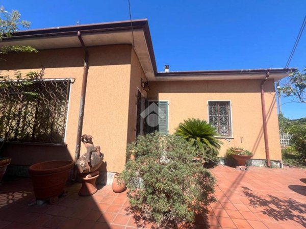 casa indipendente in vendita a Sarzana