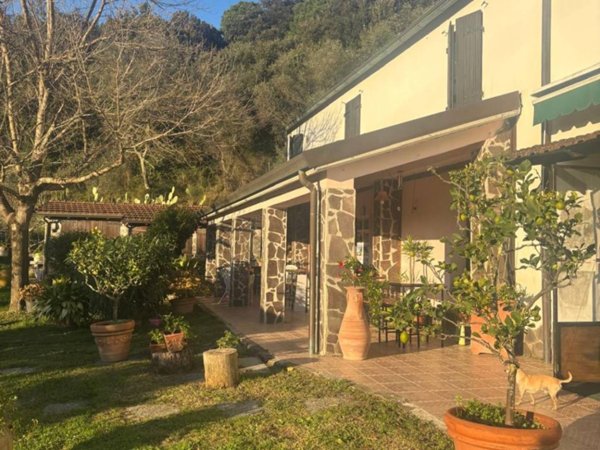 casa indipendente in vendita a Sarzana in zona Falcinello