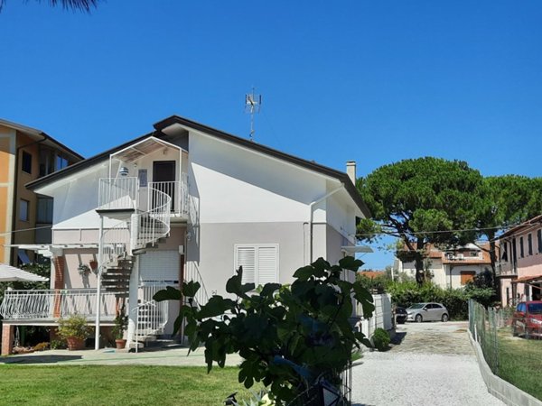 casa indipendente in vendita a Sarzana