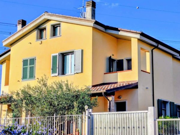 casa indipendente in vendita a Sarzana in zona Falcinello
