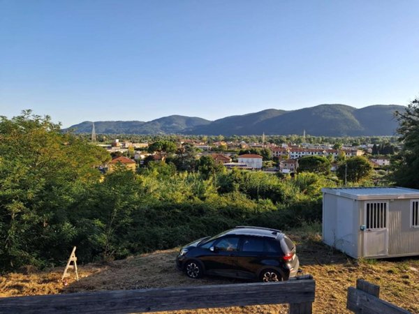 casa indipendente in vendita a Sarzana in zona Marinella di Sarzana