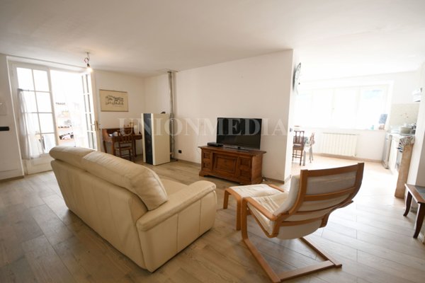 casa indipendente in vendita a Sarzana