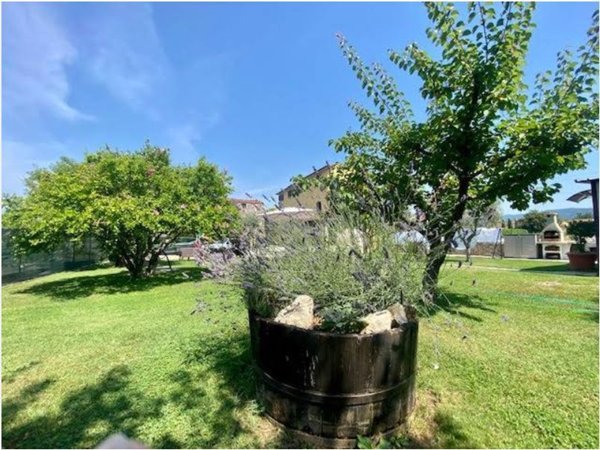 casa indipendente in vendita a Sarzana