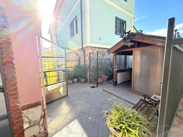 casa indipendente in vendita a Sarzana in zona Falcinello