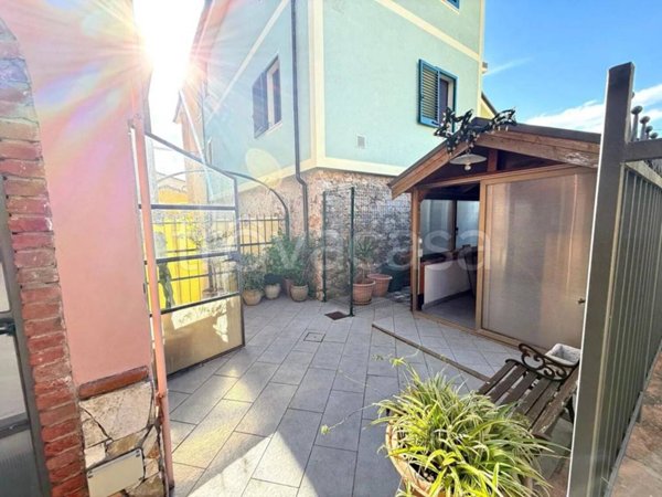 casa indipendente in vendita a Sarzana