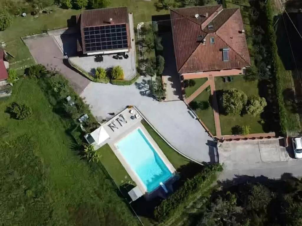 casa indipendente in vendita a Sarzana