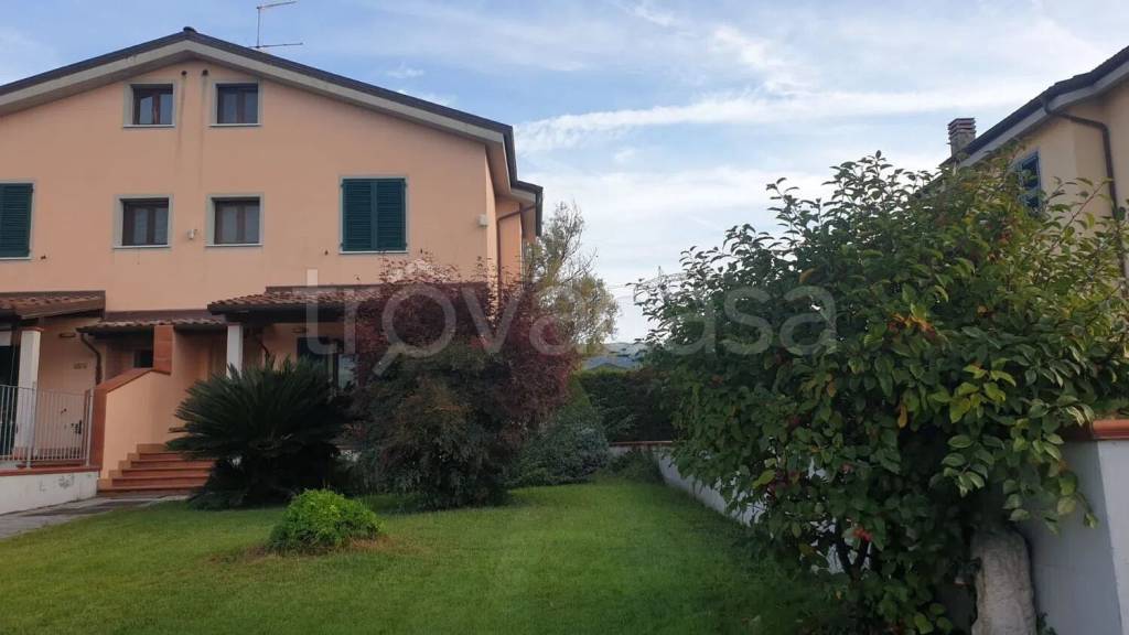 casa indipendente in vendita a Sarzana in zona Falcinello