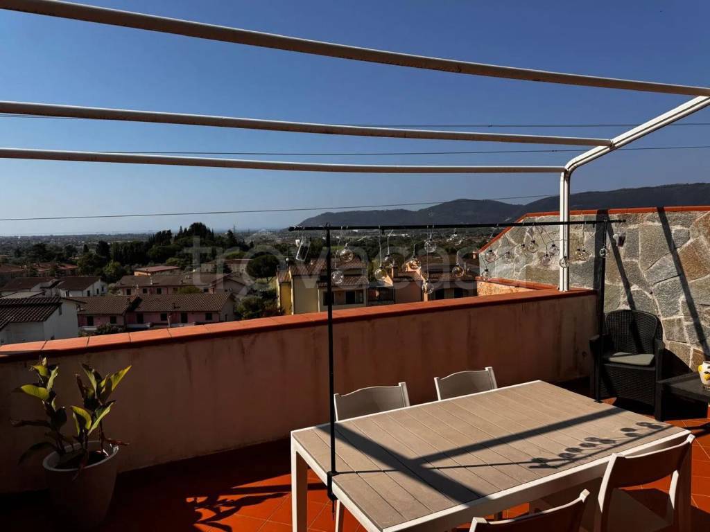 casa indipendente in vendita a Sarzana