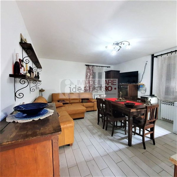 casa indipendente in vendita a Sarzana