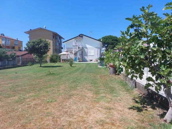 casa semindipendente in vendita a Sarzana