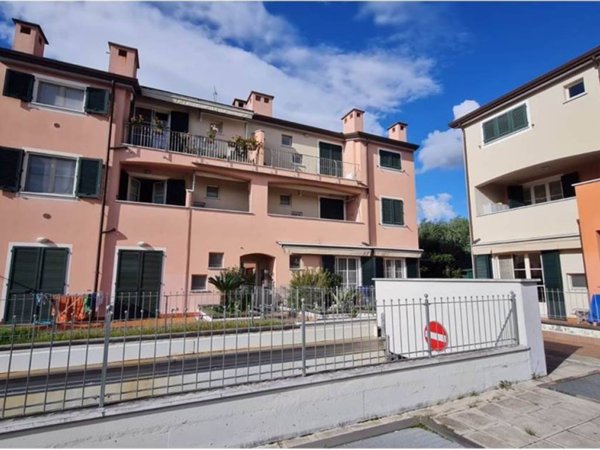 appartamento in vendita a Sarzana in zona Falcinello