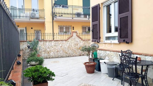 casa indipendente in vendita a Sarzana