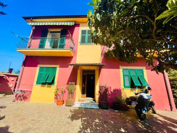 casa indipendente in vendita a Sarzana in zona Falcinello