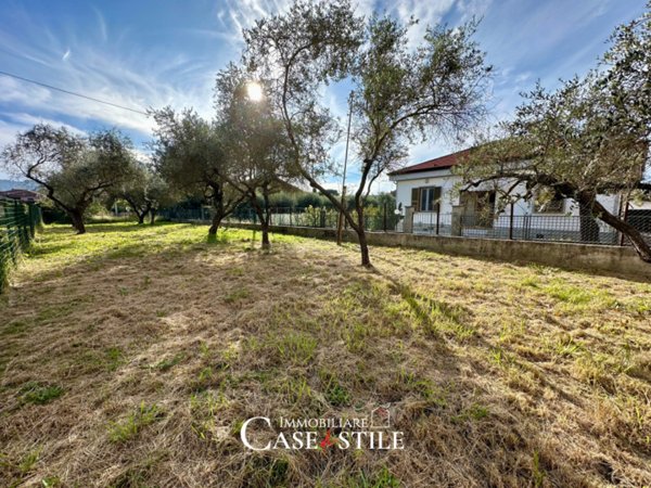 casa semindipendente in vendita a Sarzana