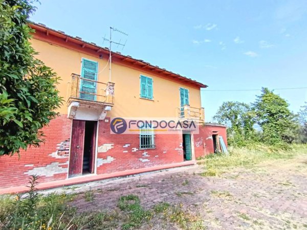 casa indipendente in vendita a Sarzana