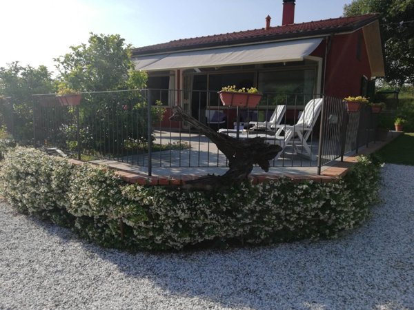 casa indipendente in vendita a Sarzana