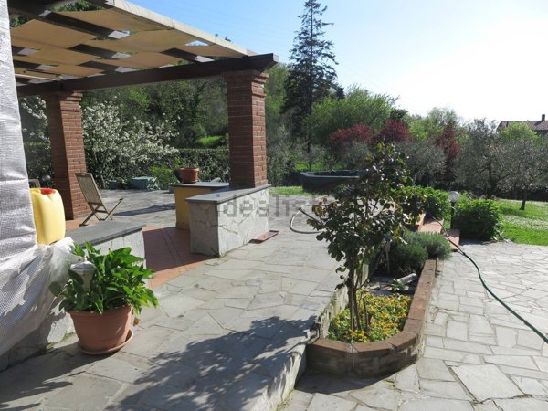 casa indipendente in vendita a Sarzana