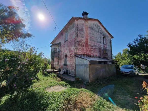 casa indipendente in vendita a Sarzana