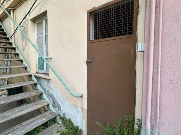 negozio in vendita a Sarzana