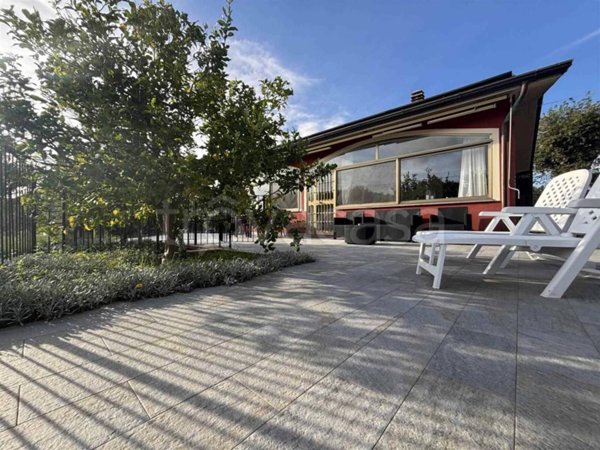 casa indipendente in vendita a Sarzana