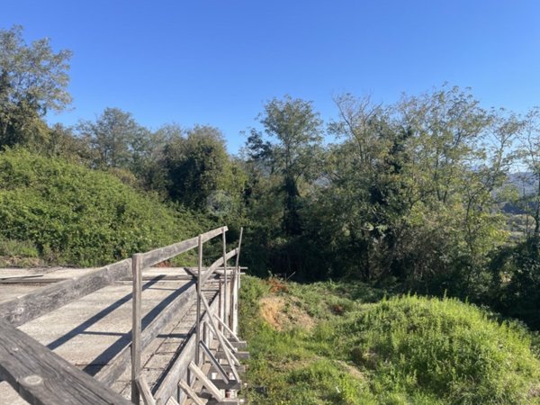 casa indipendente in vendita a Sarzana