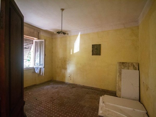 casa indipendente in vendita a Sarzana