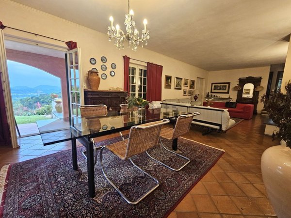 casa indipendente in vendita a Sarzana