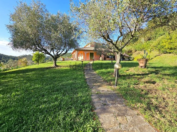 casa indipendente in vendita a Sarzana in zona Falcinello