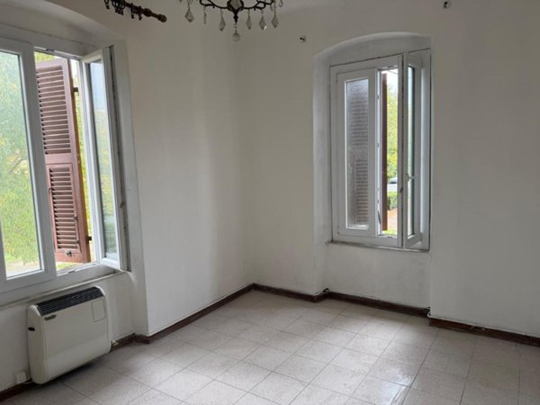 casa indipendente in vendita a Sarzana