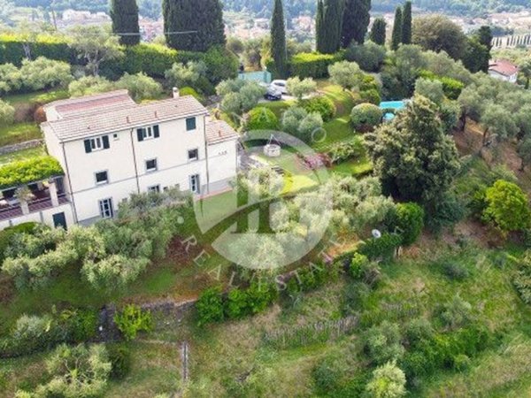 casa indipendente in vendita a Sarzana