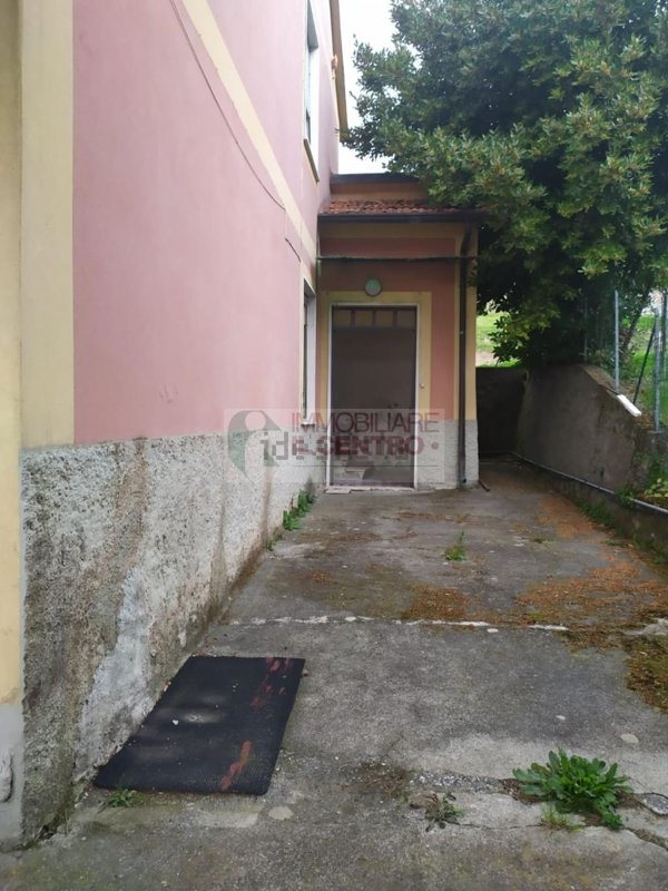 casa indipendente in vendita a Sarzana in zona Falcinello