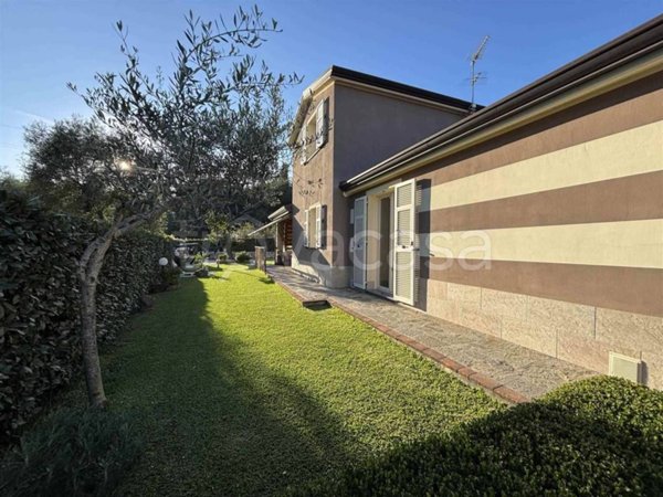 casa indipendente in vendita a Sarzana