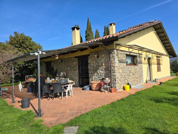 casa indipendente in vendita a Sarzana