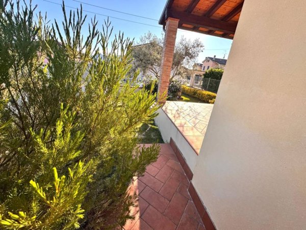 casa indipendente in vendita a Sarzana in zona Falcinello