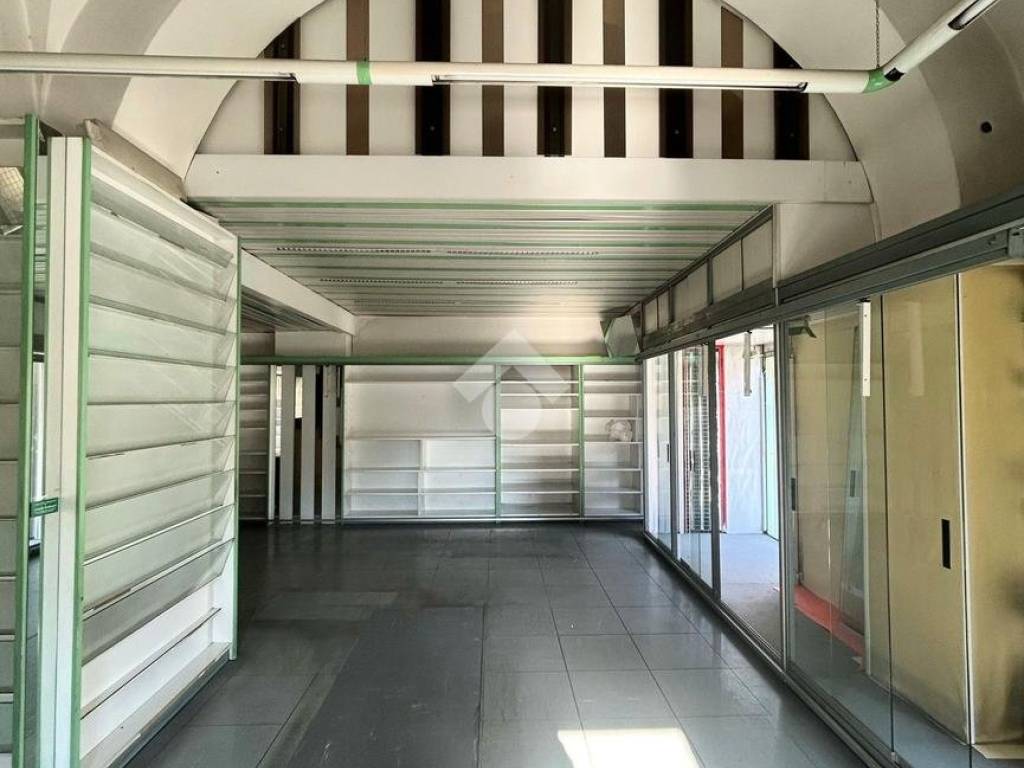 negozio in vendita a Sarzana